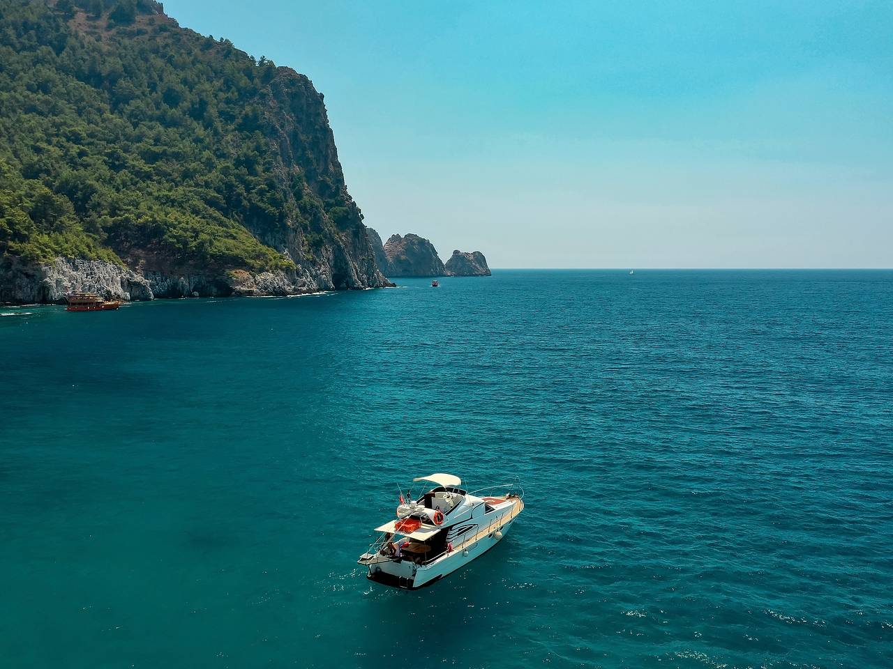 Упавший за борт в Таиланде россиянин найден бездыханным в море спустя два дня