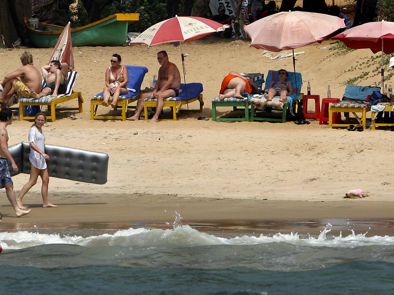 19-летняя инфлюэнсерша подверглась сексуальным домогательствам на пляже курорта Азии