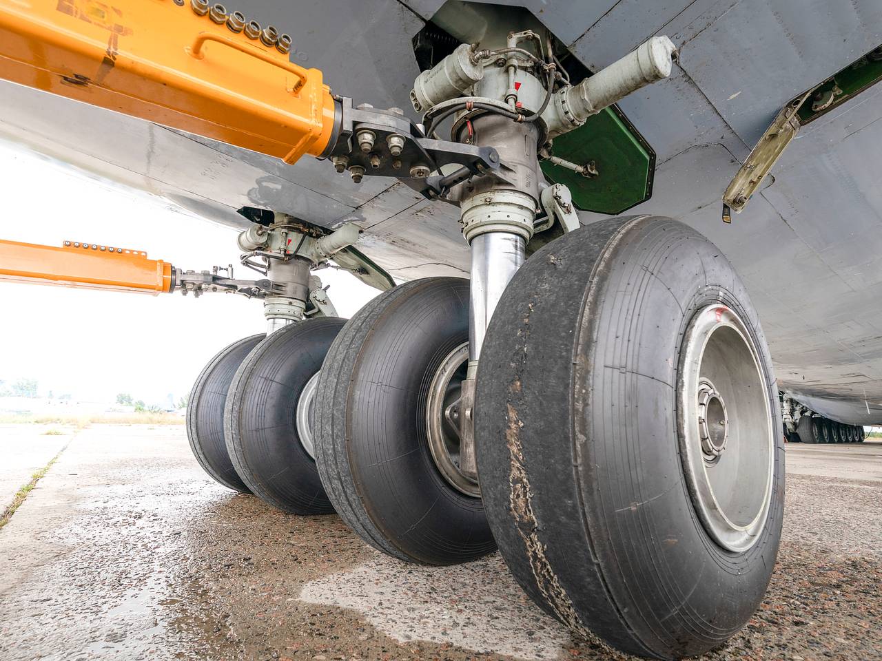 Летевший из России в ОАЭ самолет экстренно сел в другой стране