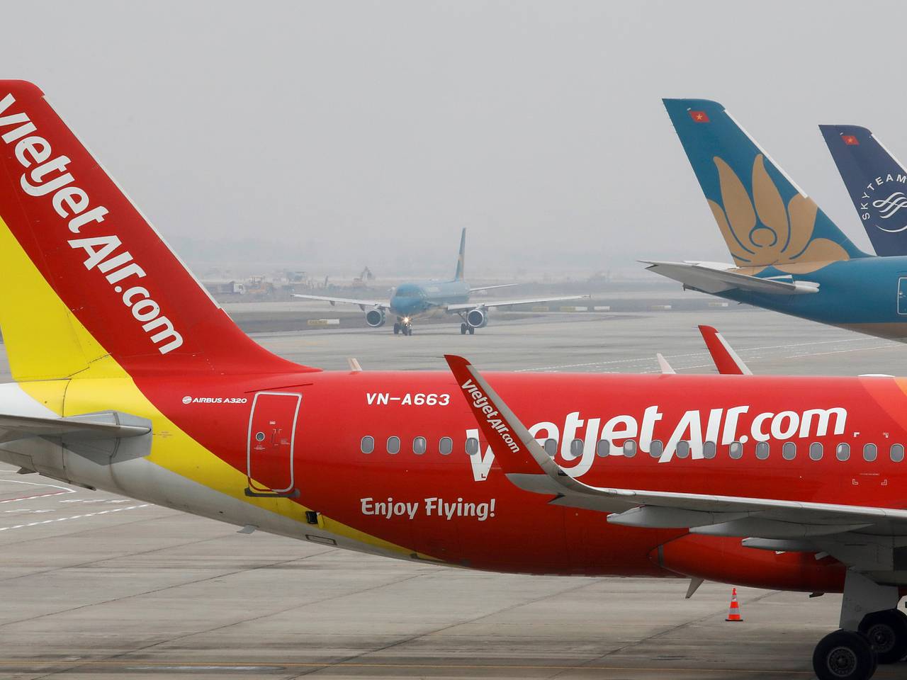 Россияне провели ночь в аэропорту без воды и еды из-за задержки рейса на курорт Азии