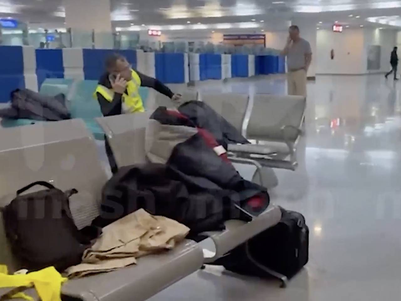 Российских и белорусских пилотов на три дня задержали в аэропорту Туниса