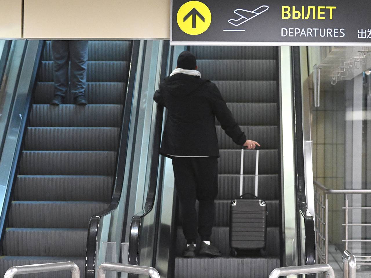 Еще два столичных аэропорта приостановили работу