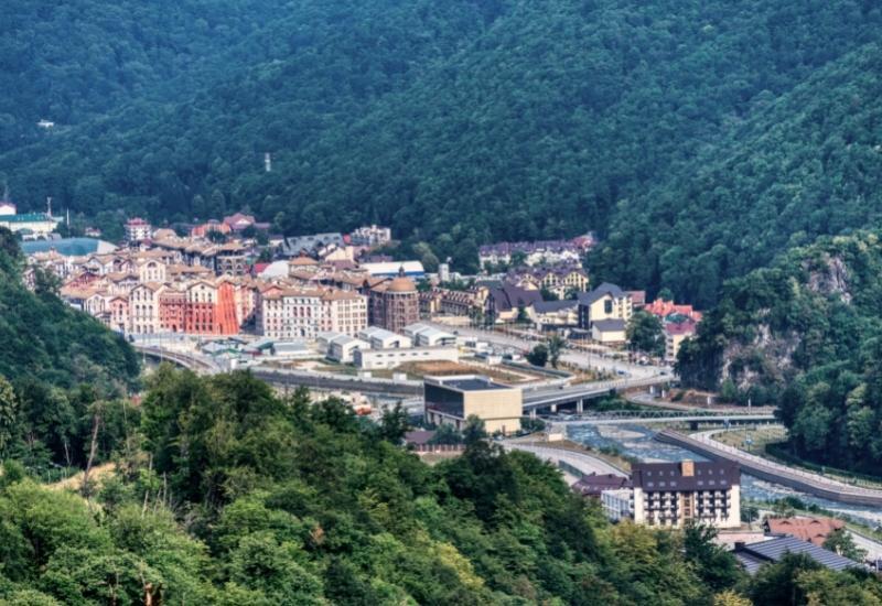 Курорты Красной Поляны 2025: трассы, особенности, обзор какой лучше Курорты Красной Поляны 2025: трассы, особенности, обзор какой лучше