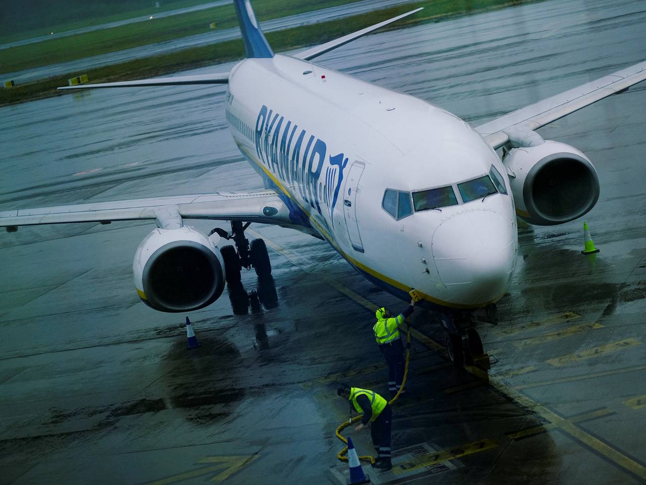 Драка на борту самолета закончилась порванной рубашкой одного из пассажиров