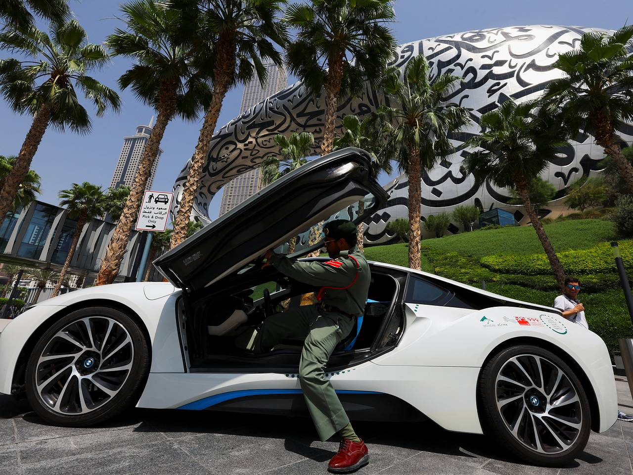 Россиянин обещал стюардессе спасение за миллион рублей и расправился с ней в ОАЭ