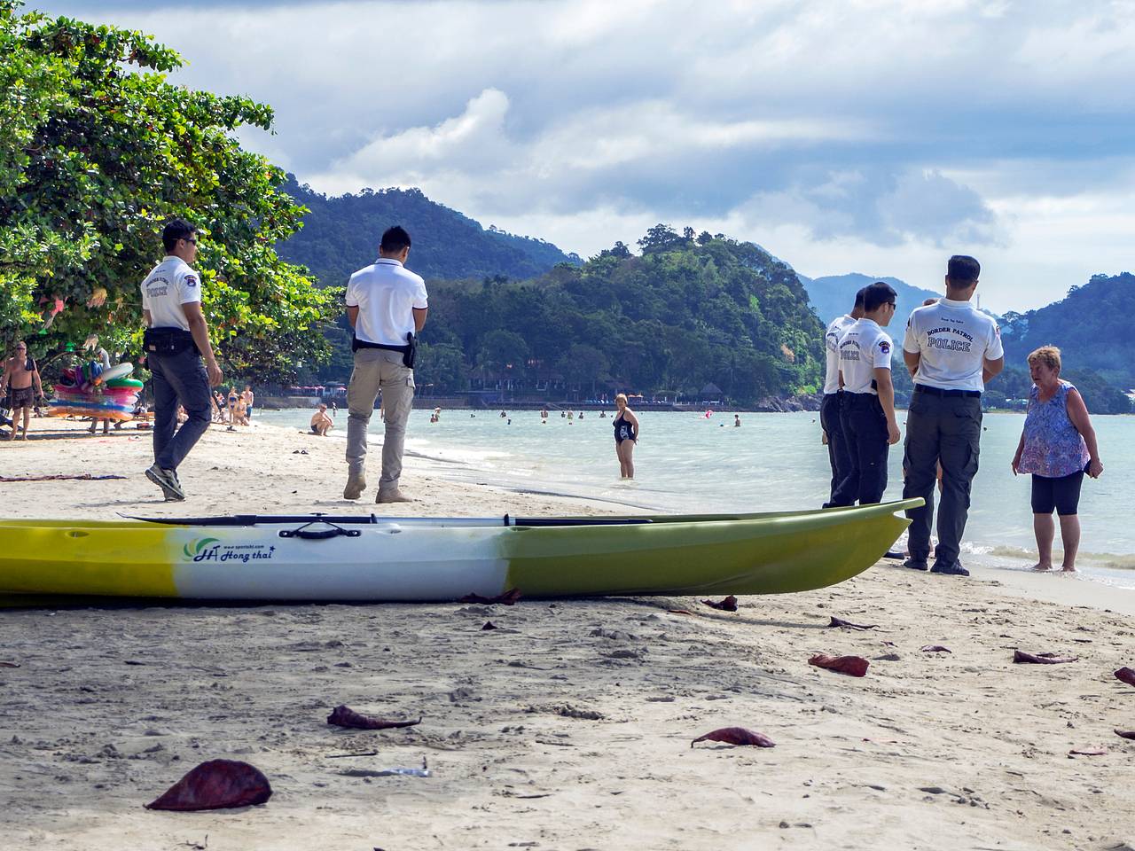 Россиянин сбросил сына за борт на винты катера в стране Азии