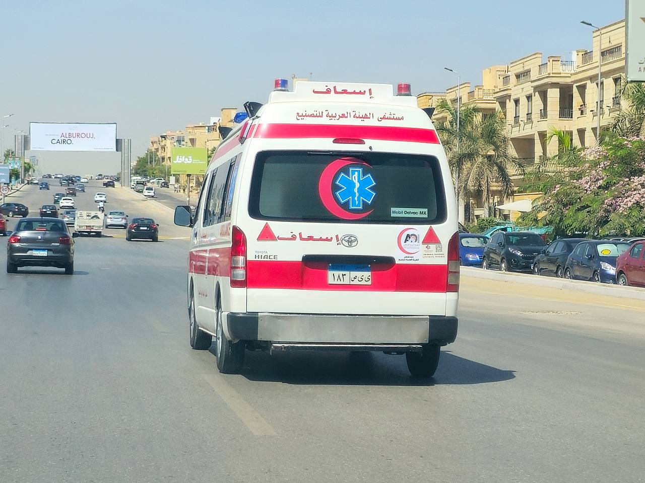 Турист пошел в бар с местными женщинами во время отдыха в Египте и получил ножом в живот