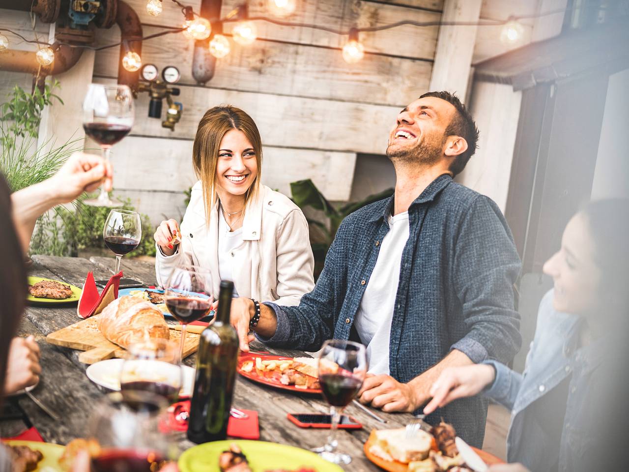 Россиянка описала встречу с семьей из США в Европе фразой «смеялись над одними шутками»