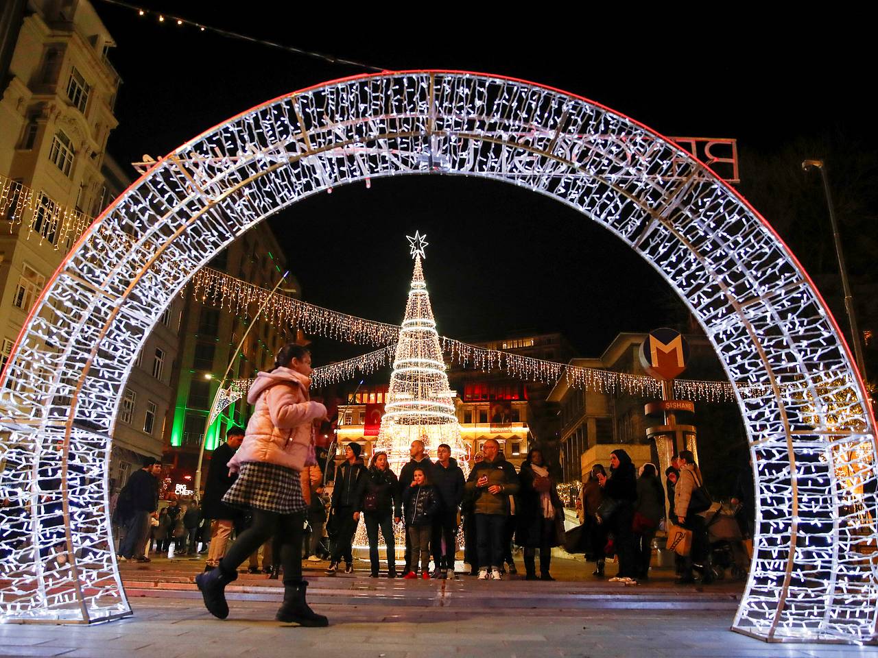 Россияне признались в готовности променять новогоднее застолье с семьей на путешествие