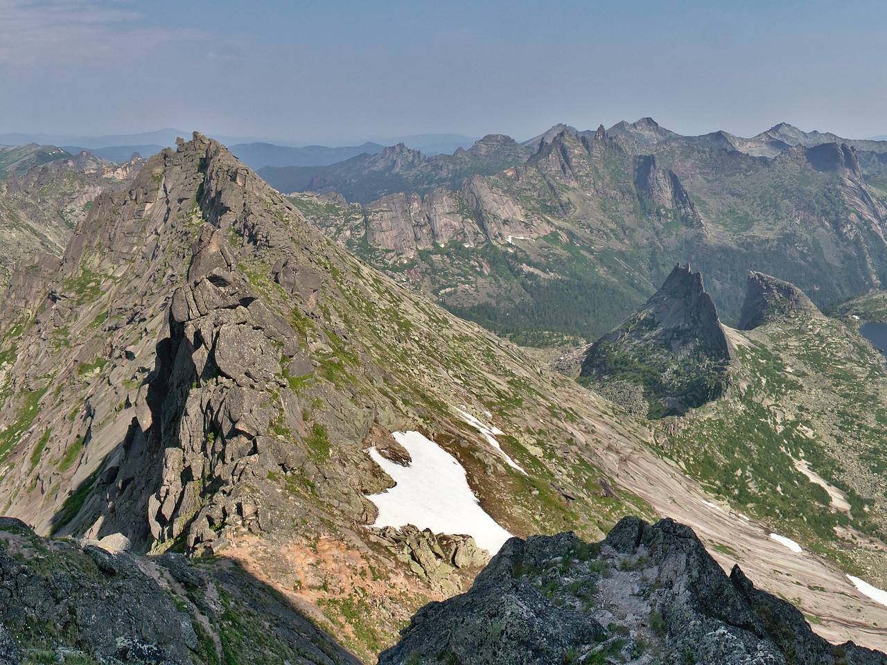 Российские туристы развели в природном парке костер, устроили пожар и уехали
