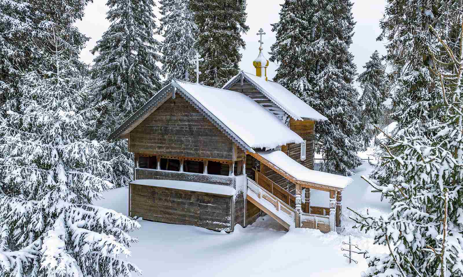 Где искать настоящую зиму? 5 самых красивых деревень России, занесенных снегом