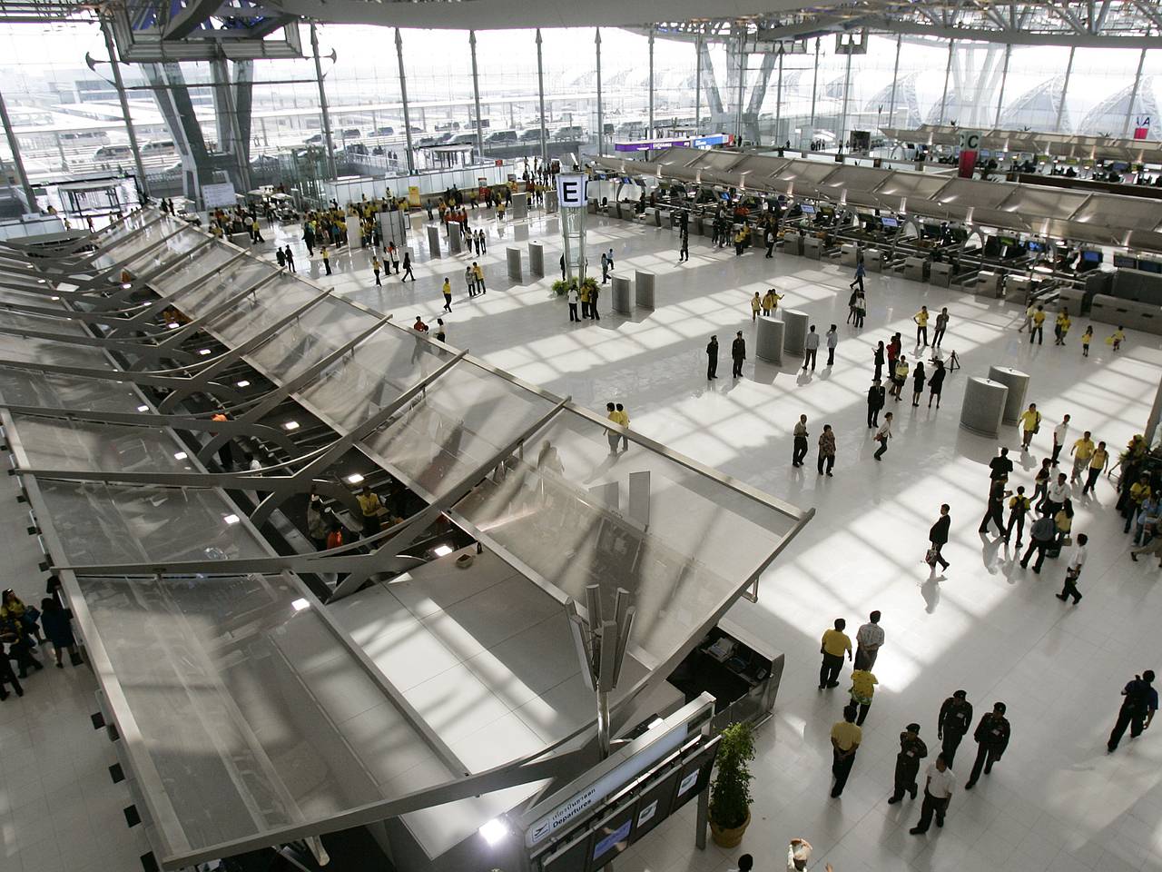 Россиянин ушел в запой в аэропорту Таиланда и пропал на три дня