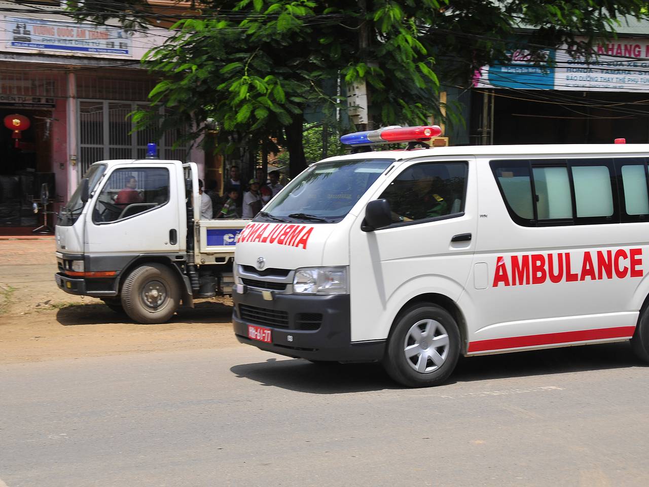 Россиянка не выжила после падения камня на туристический автобус во Вьетнаме