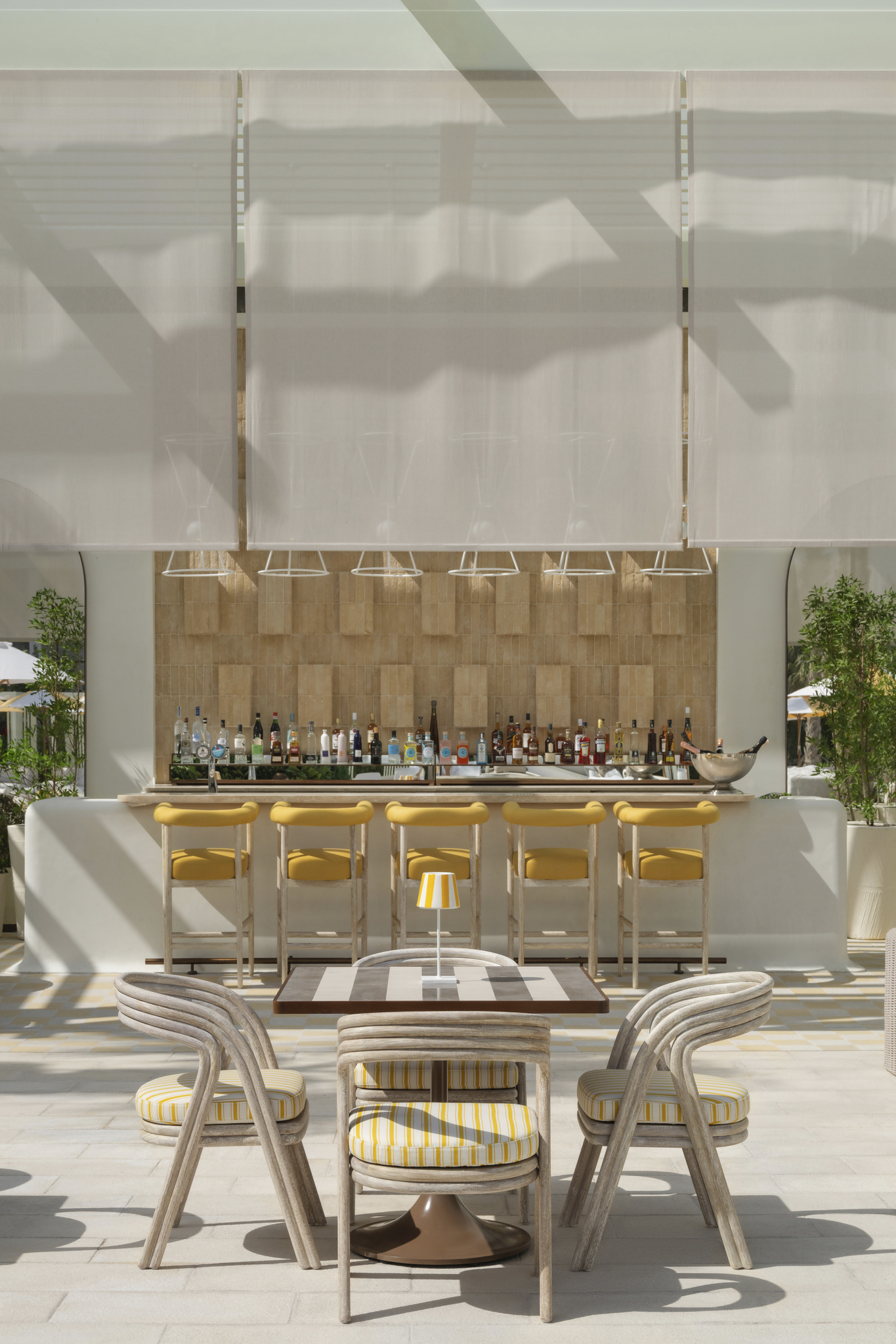 Гастрономическое путешествие в Delano Dubai: от турецкого завтрака до барбекю у бассейна