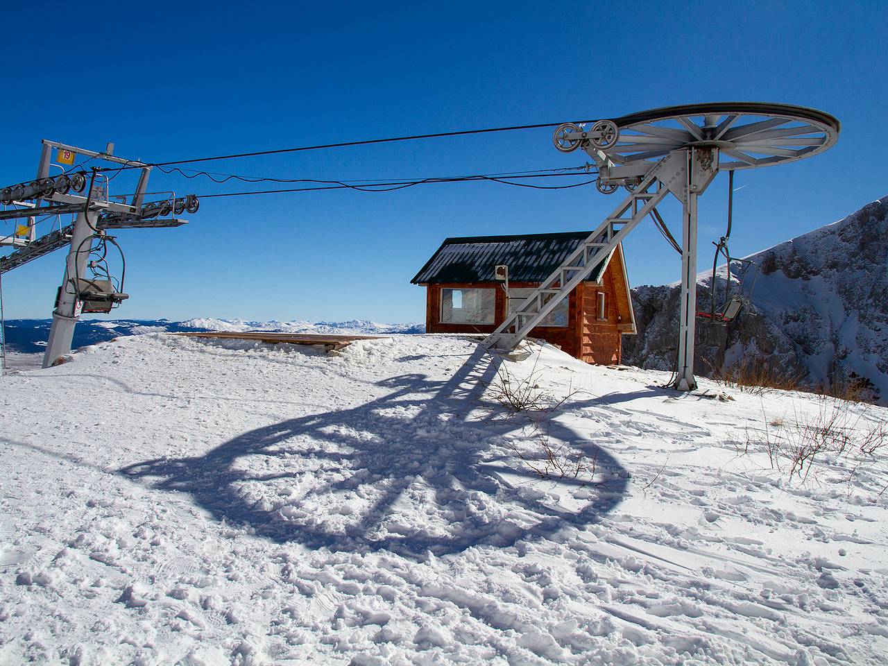 Турист решил покататься на лыжах в Европе и не выжил на глазах жены