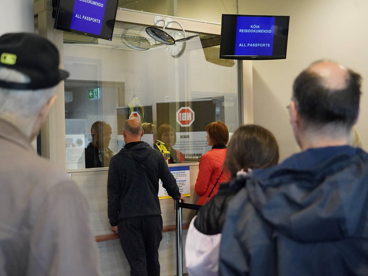 В Эстонии россиянина отказались пропустить через границу из-за дорогих кроссовок