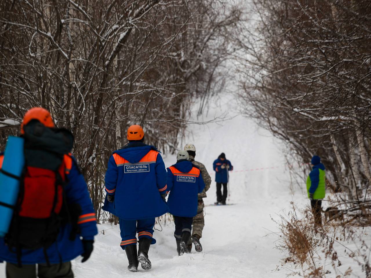 Спасатели поймали сигнал телефонов пропавших без вести на горе в России туристов
