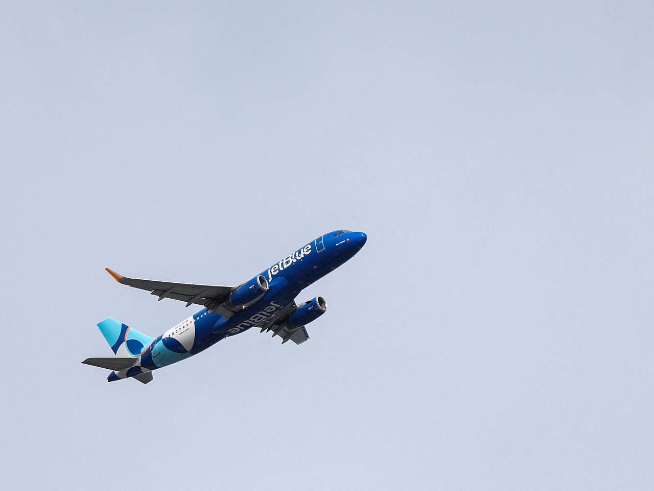 Космические лучи из другой галактики стали возможной причиной падения самолета в США