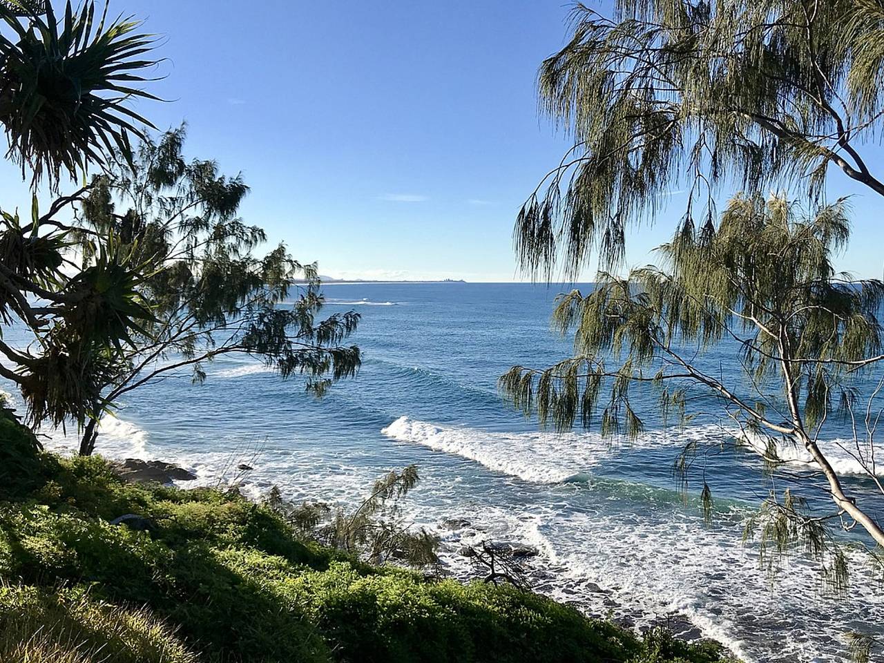 17-летняя девушка сорвалась со смотровой площадки на глазах у друзей и не выжила