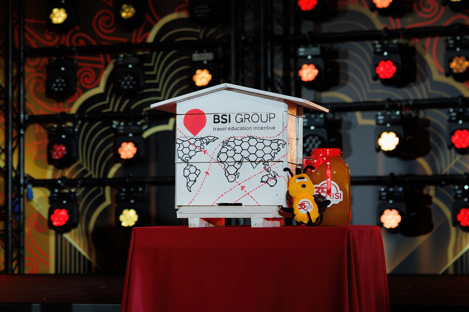 Как туроператор-легенда отметил знаковую дату