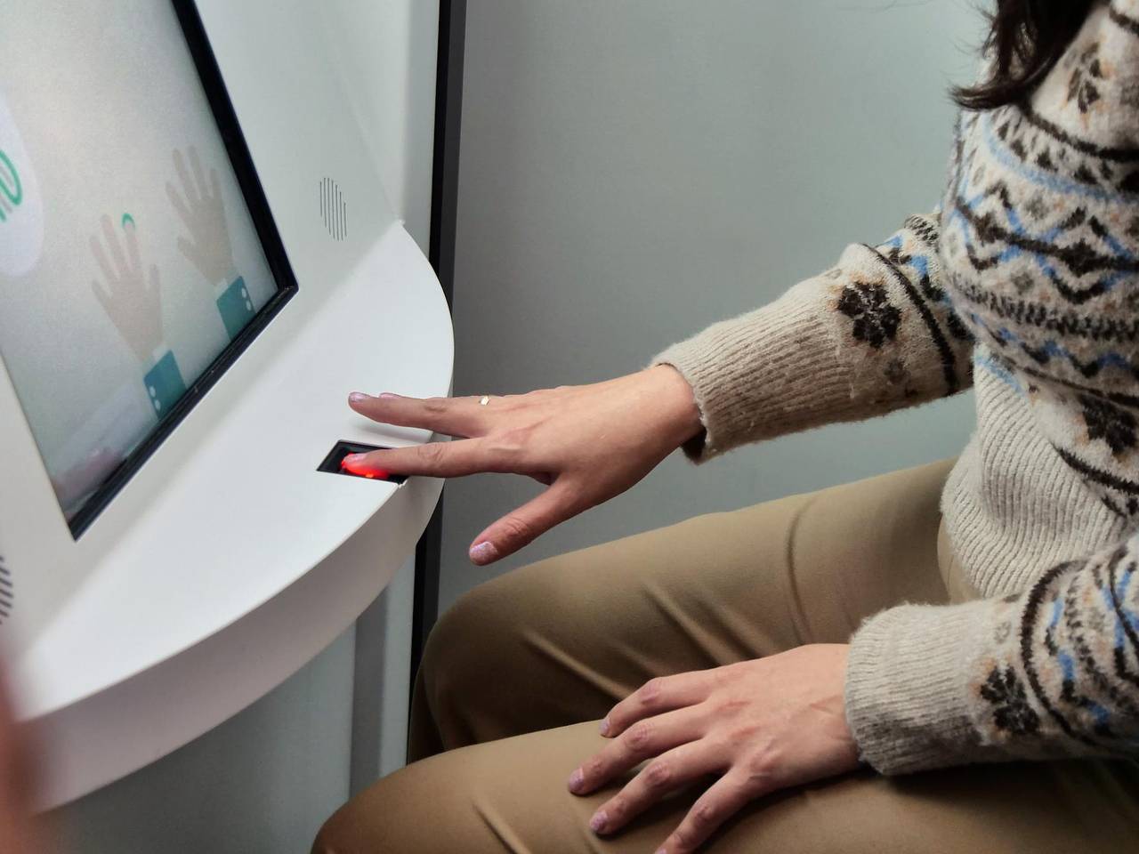 МВД выплатит россиянке более 100 тысяч рублей за дефектный загранпаспорт