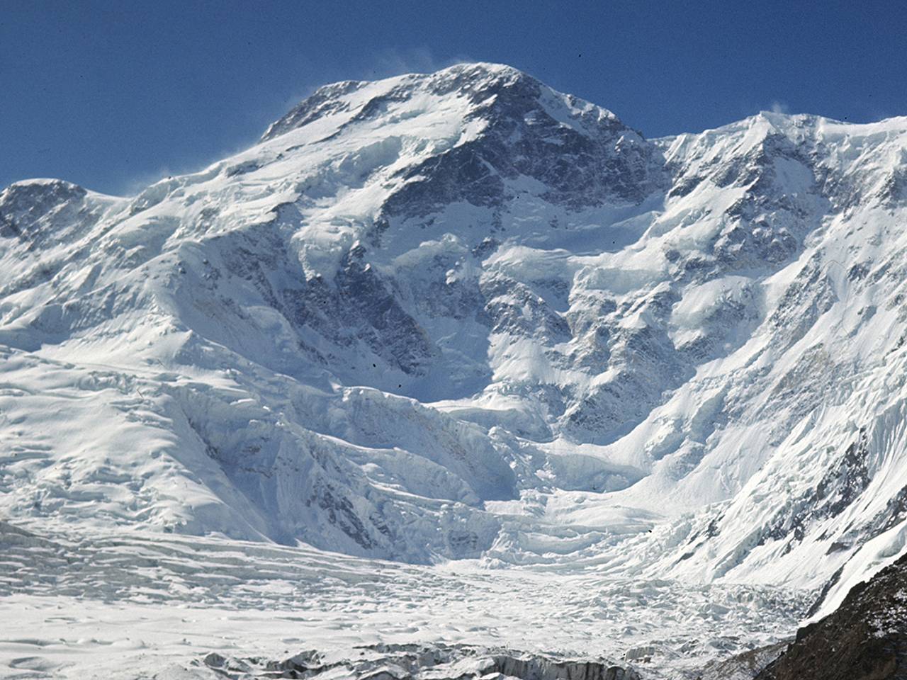 В горах Казахстана перестала выходить на связь туристическая группа