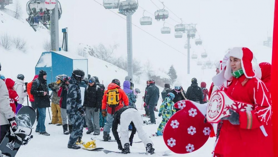 Курорт &laquo;Роза Хутор&raquo; приостановил продажу ски-пассов, а &laquo;Красная поляна&raquo; открыла сезон