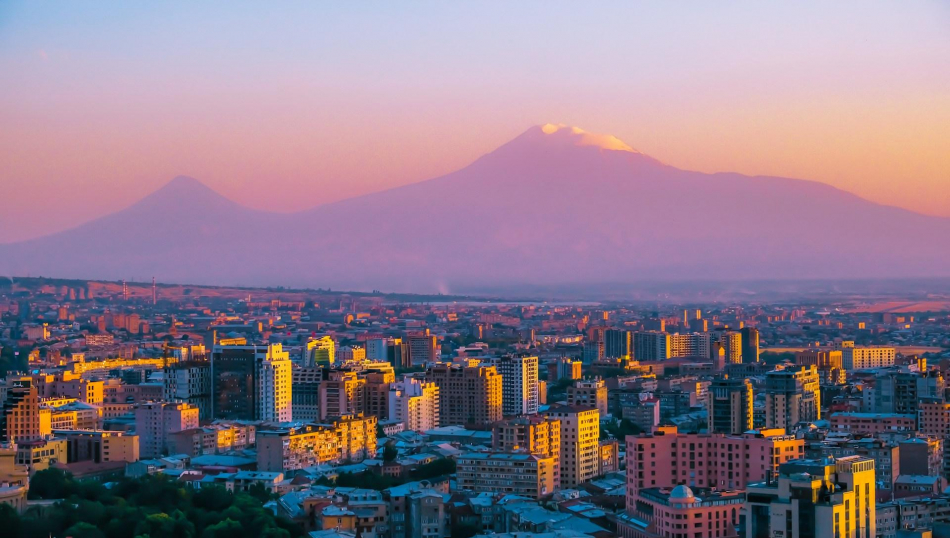 Более 150 россиян застряли в Ереване на 18 часов Более 150 россиян застряли в Ереване на 18 часов