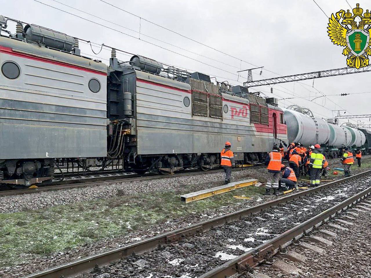 Десятки поездов задержали в Ростове-на-Дону из-за схода локомотива
