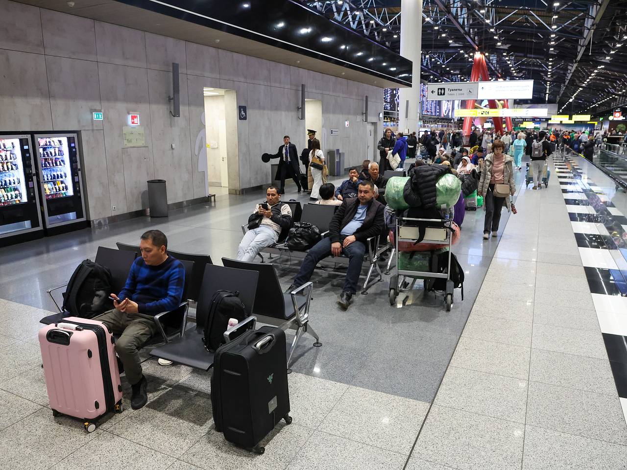 Аэропорт Москвы перестал принимать и выпускать самолеты