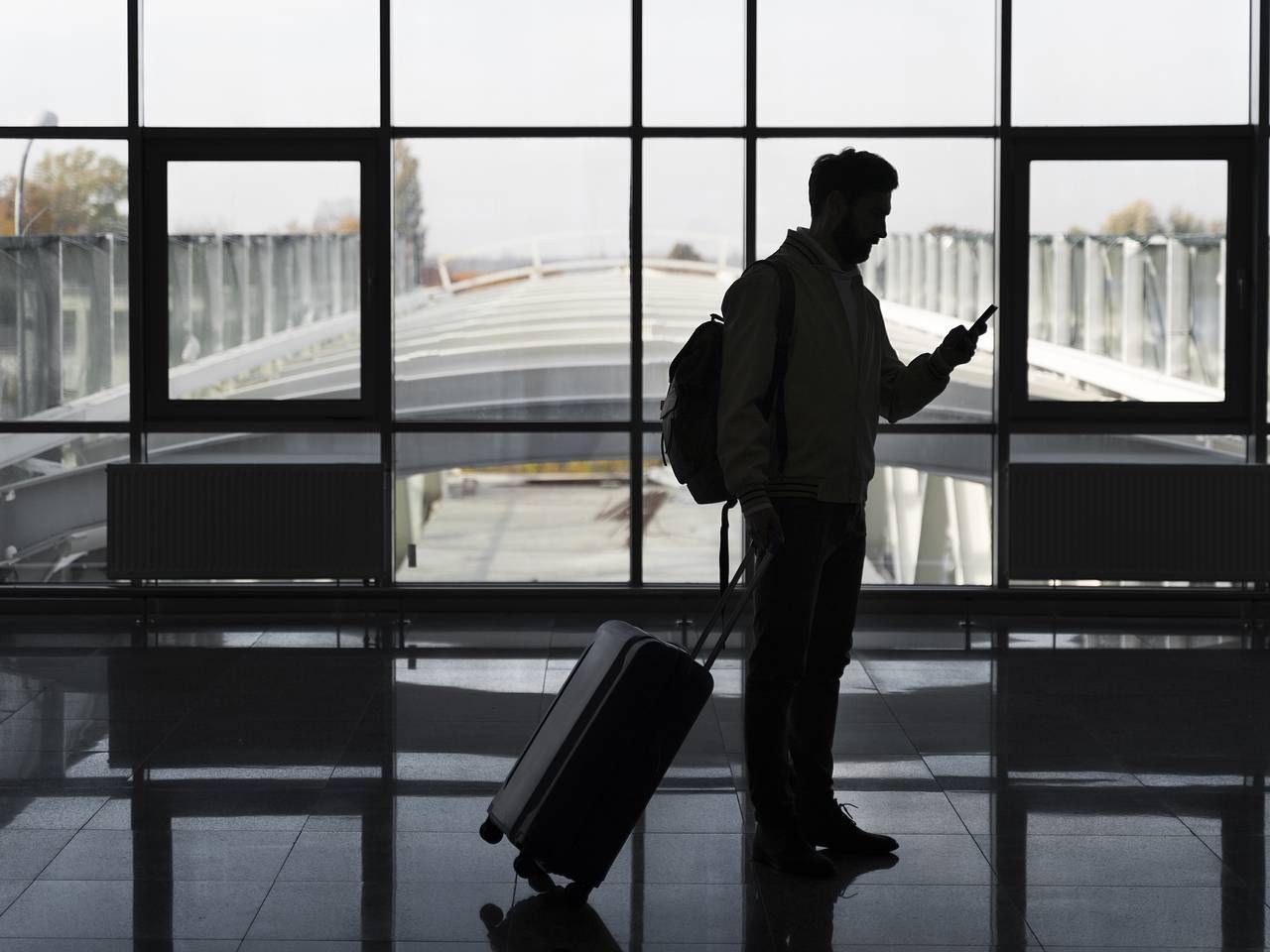 Мужчина пригрозил взорвать аэропорт из-за невозможности выехать с парковки