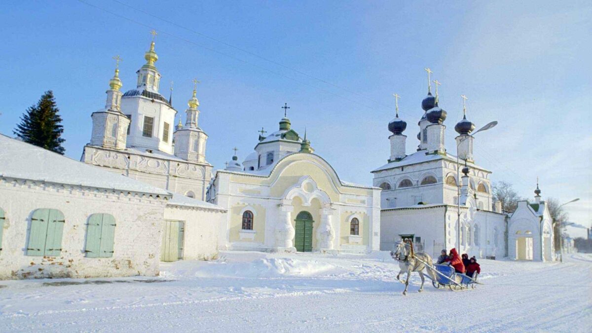 Где искать настоящую зиму? 5 самых красивых деревень России, занесенных снегом