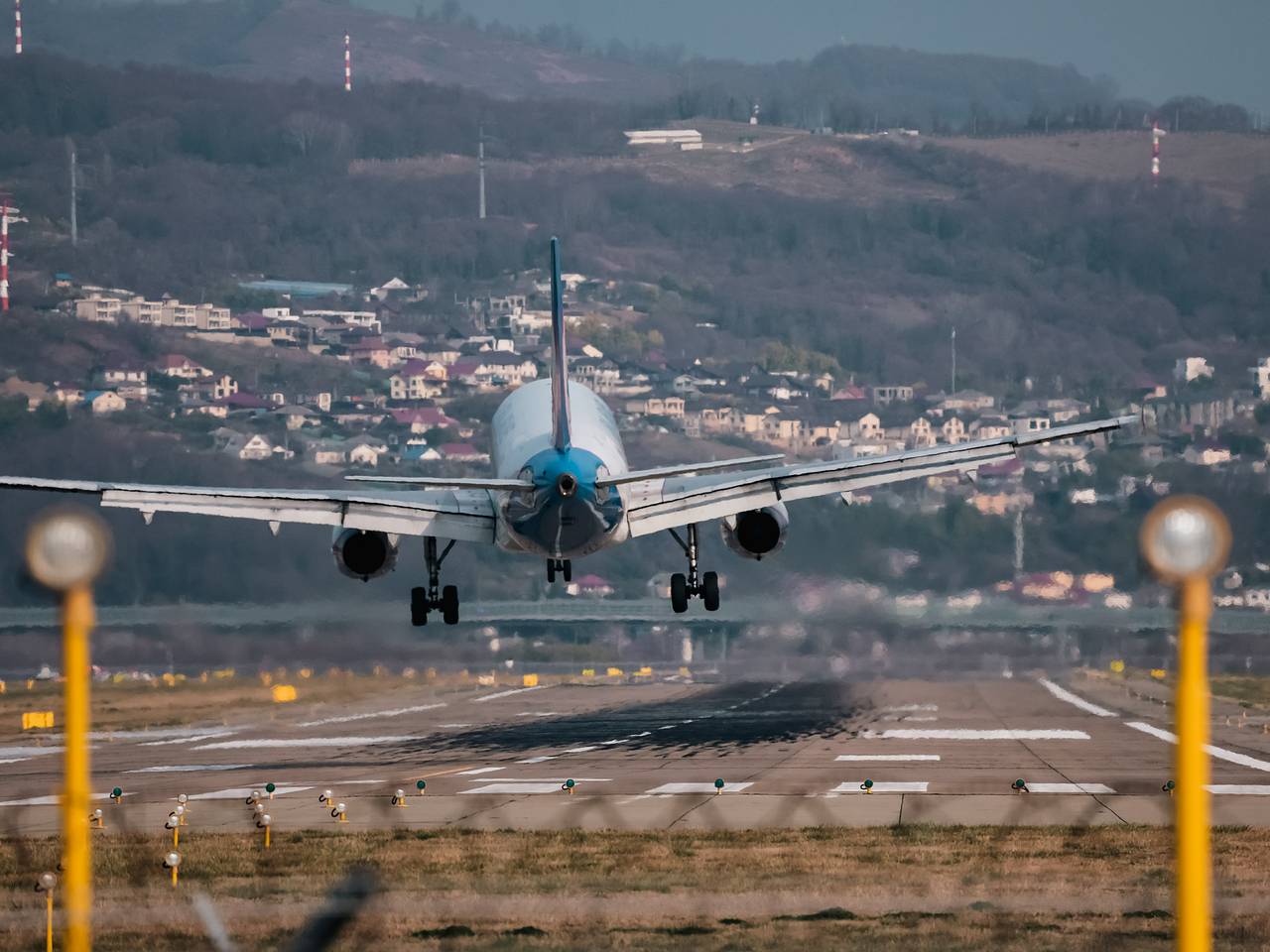 Аэропорт на юге России перестал принимать и выпускать самолеты