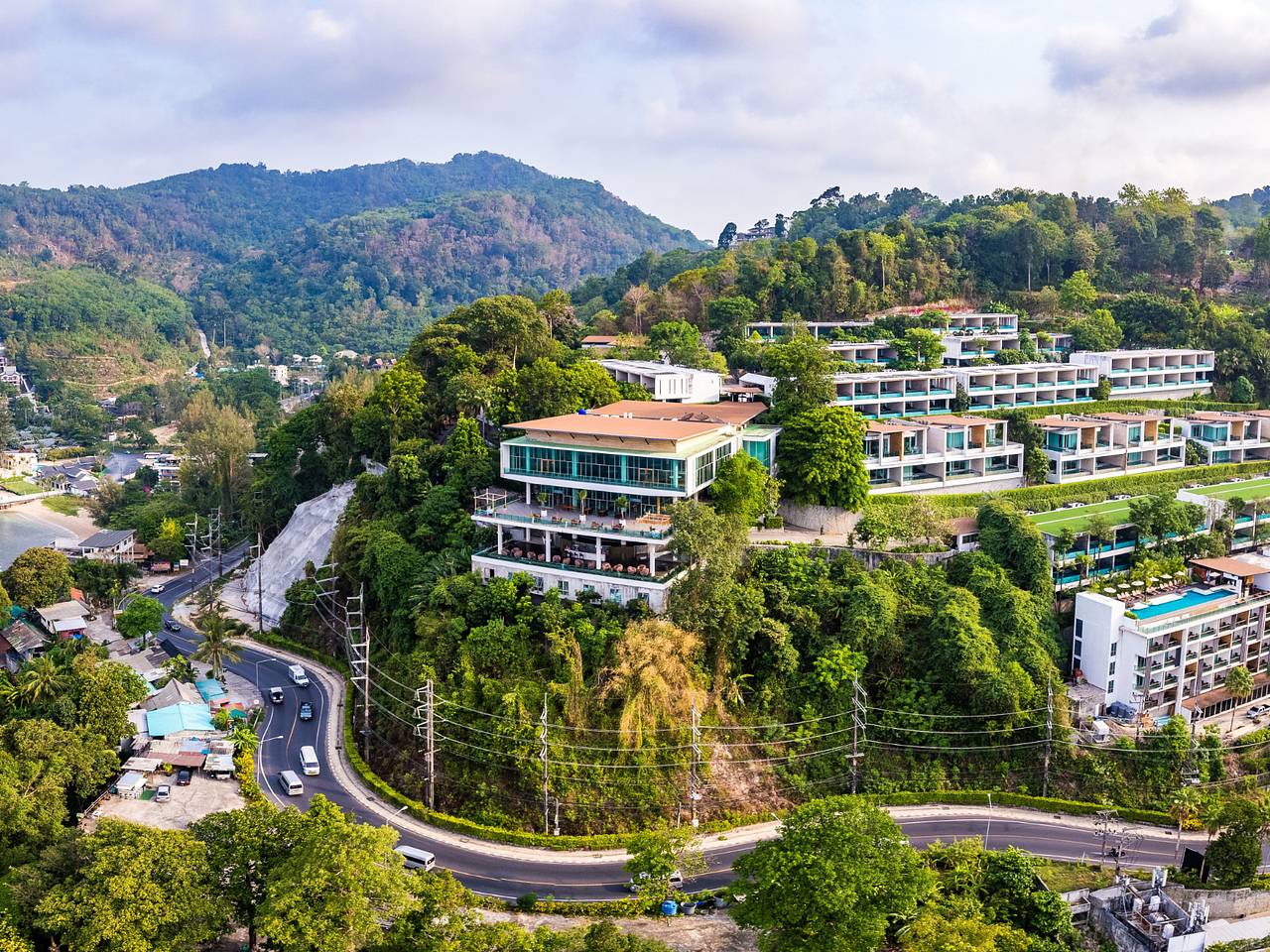 Туристка упала с балкона отеля через несколько часов после заселения и не выжила