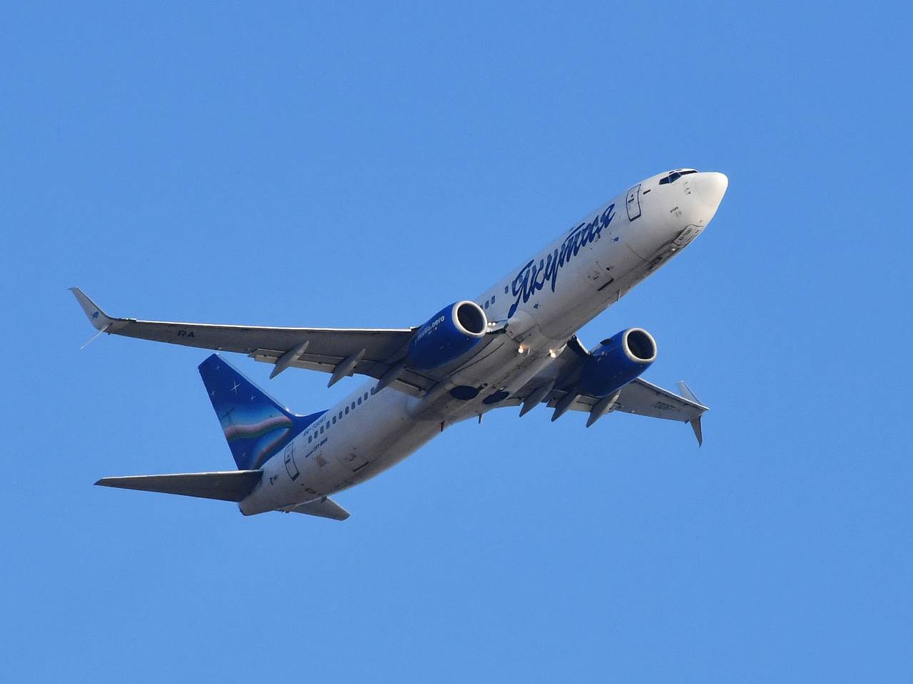 Летевший в Якутск из Петербурга самолет сел в Москве из-за неисправности