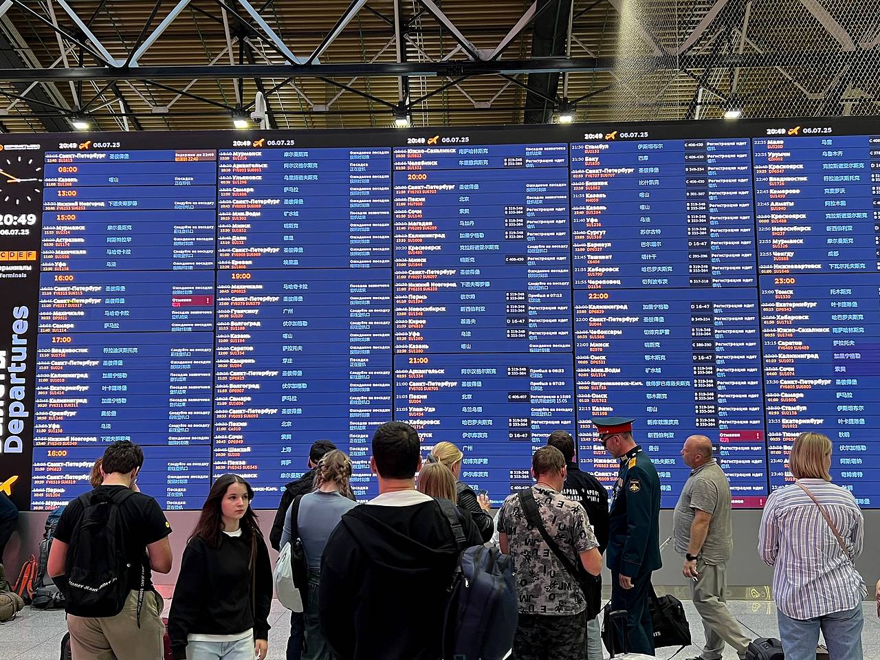 В московских аэропортах отменены и задержаны более сотни рейсов