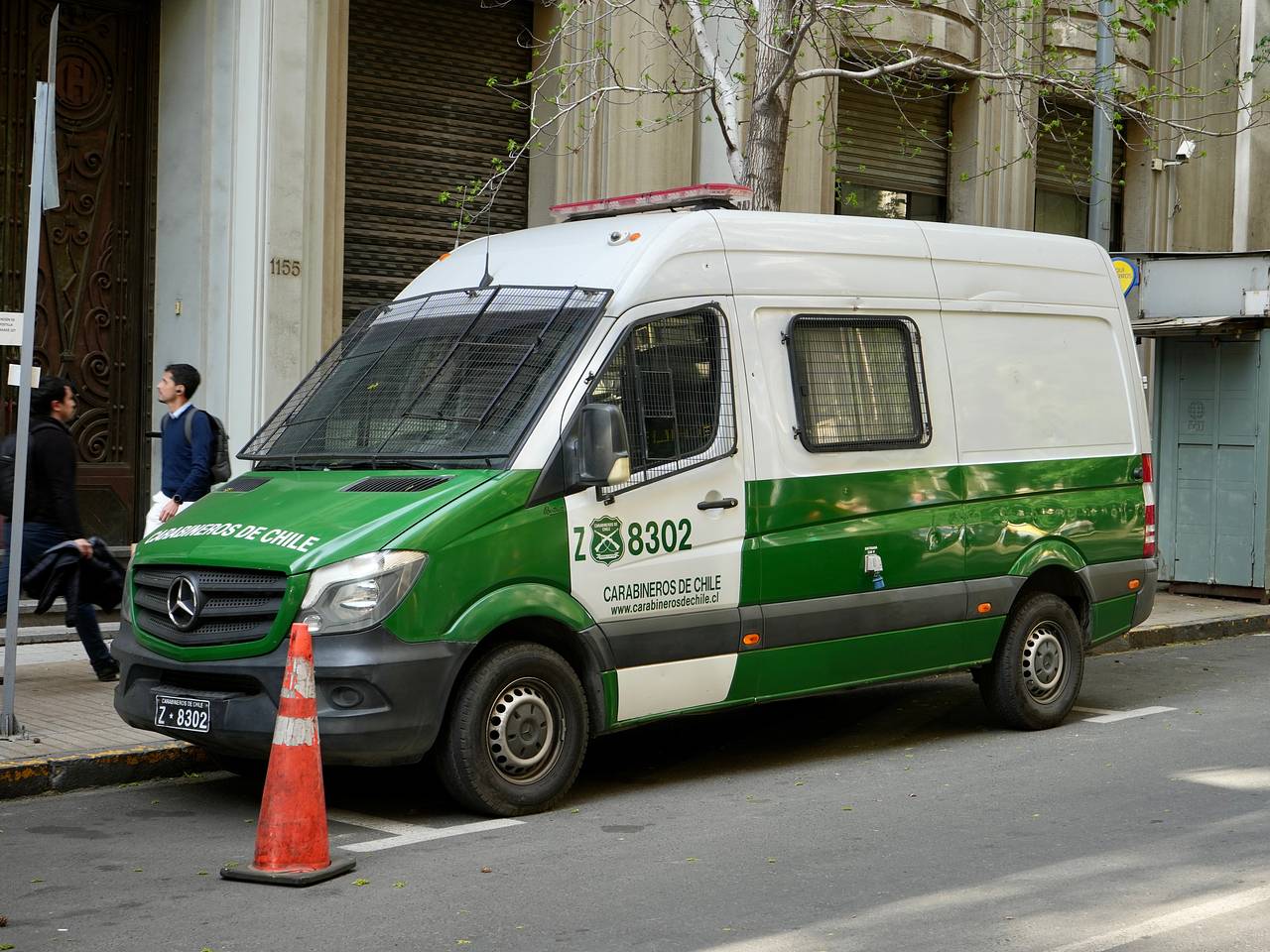 Пенсионер поверил мошенникам и попался в аэропорту с чемоданом наркотиков