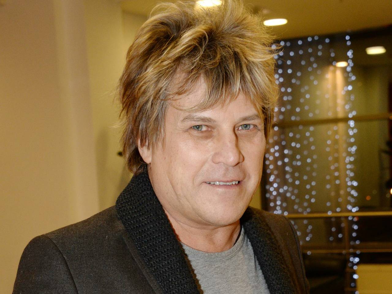 Появилось видео задержания напавшей на певца Глызина в самолете пассажирки