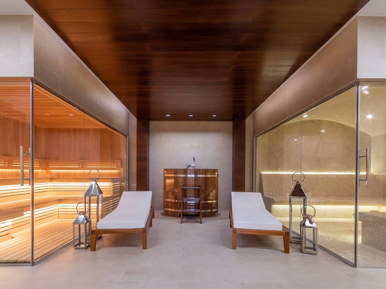 Россияне пожаловались на голых немцев в сауне отеля в Турции