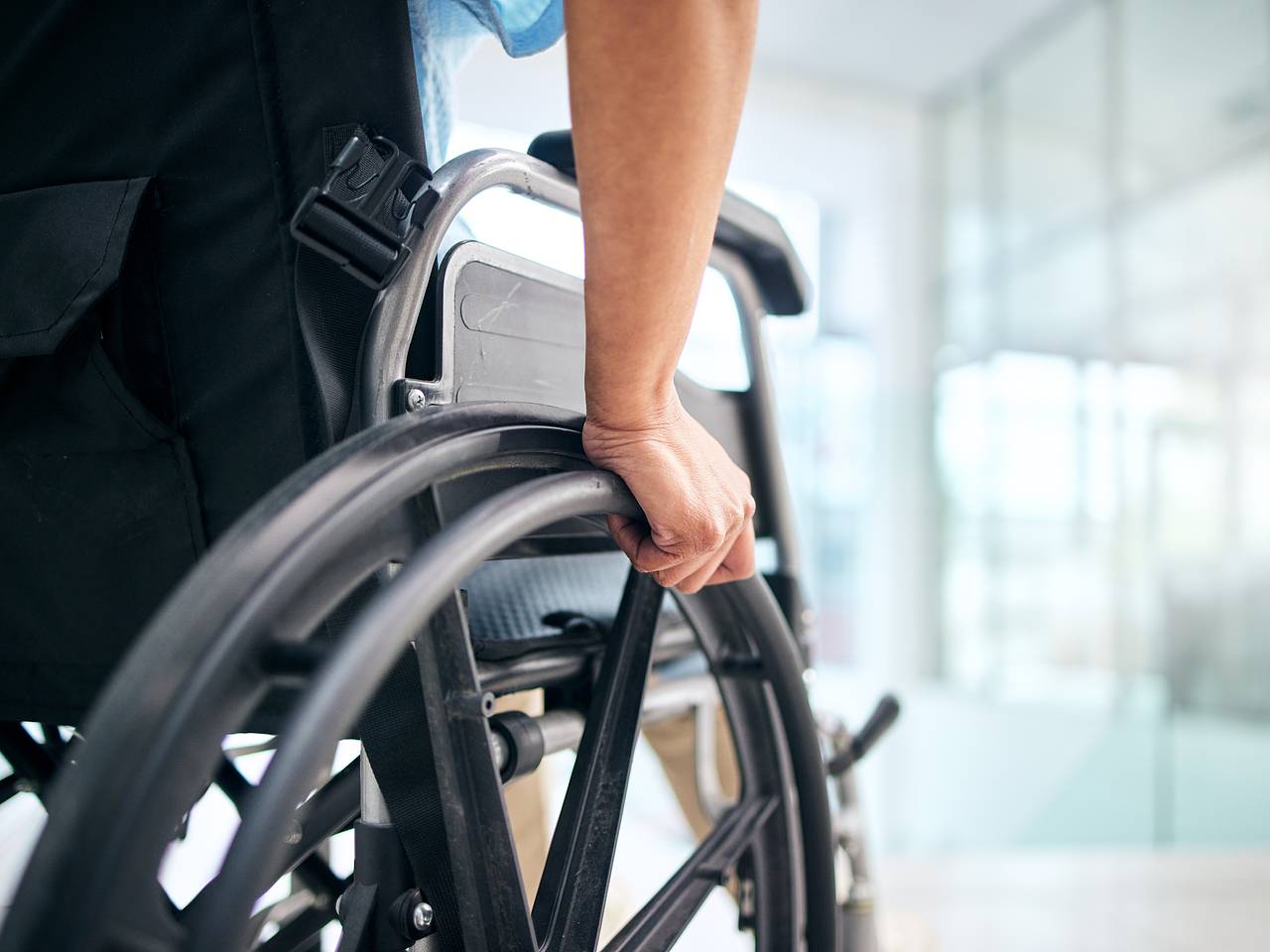 Инвалид-колясочник из России посетил 68 стран за год и побил мировой рекорд