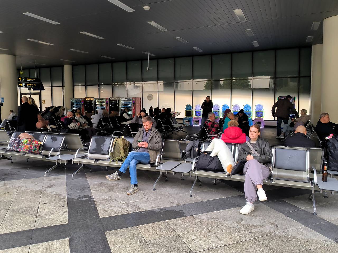 Россияне застряли на 12 часов в аэропорту российского города из-за плана «Ковер»