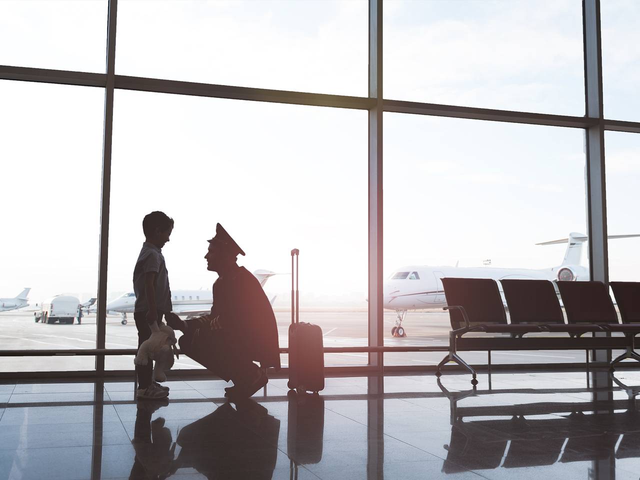 Турист бросил своего ребенка без документов в чужой стране и попытался улететь домой