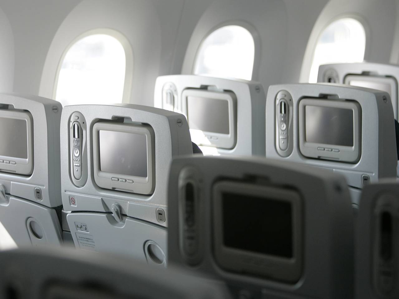 Пассажирка обругала стюардессу нецензурными словами и покинула самолет