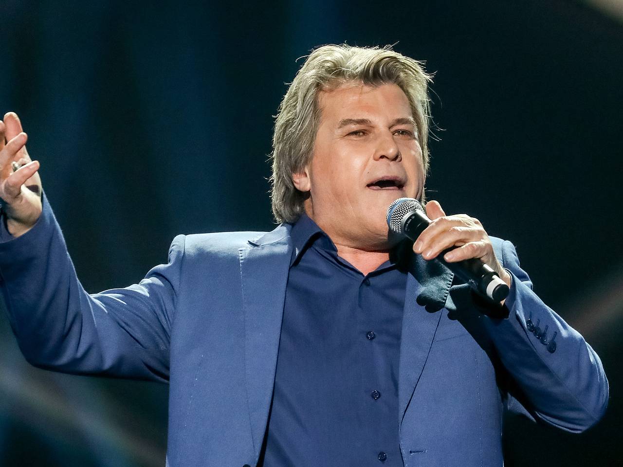 Раскрыты подробности нападения в самолете на российского певца Глызина