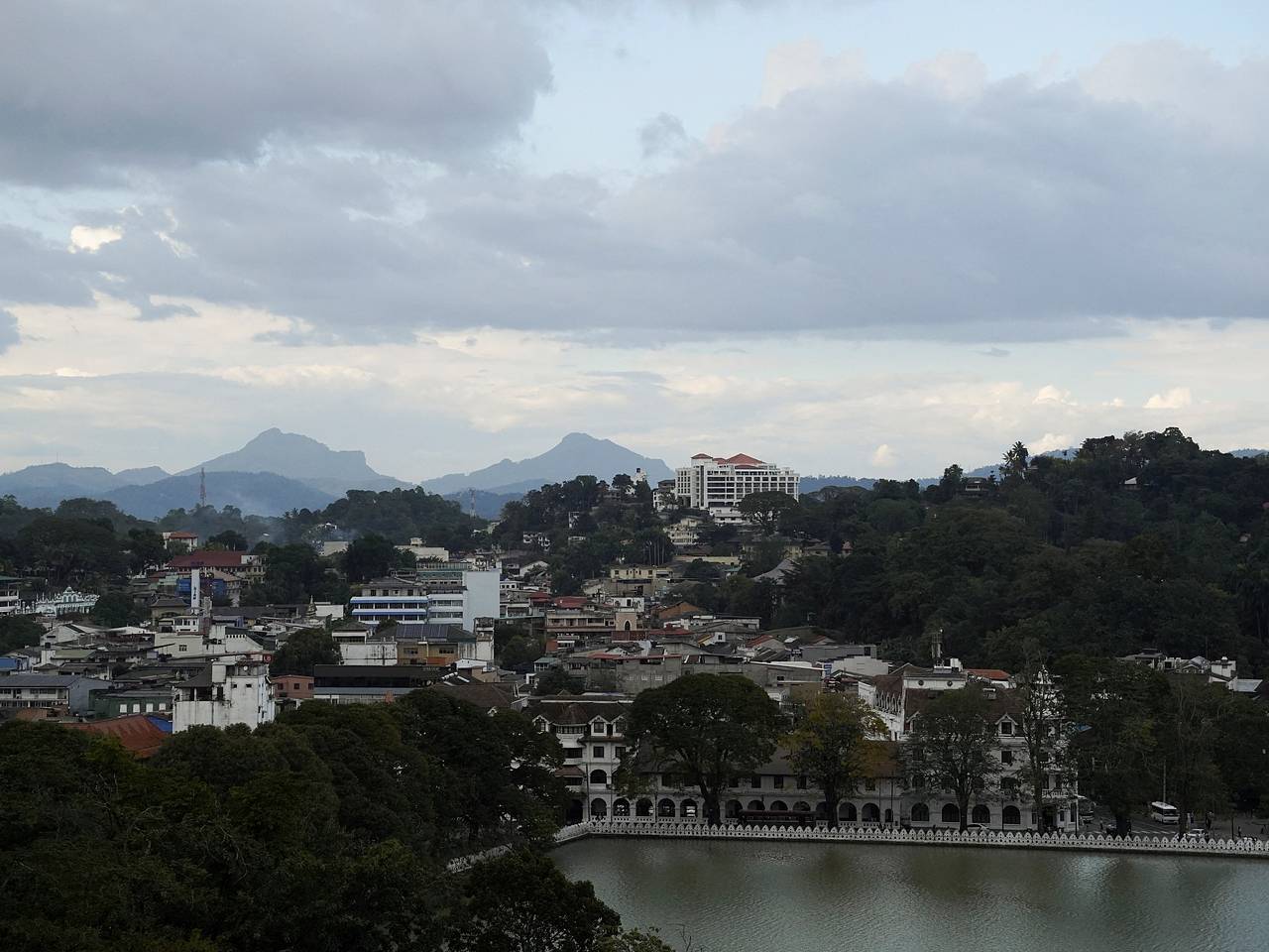 Посольство предупредило россиян о проблемах с вылетом из Шри-Ланки