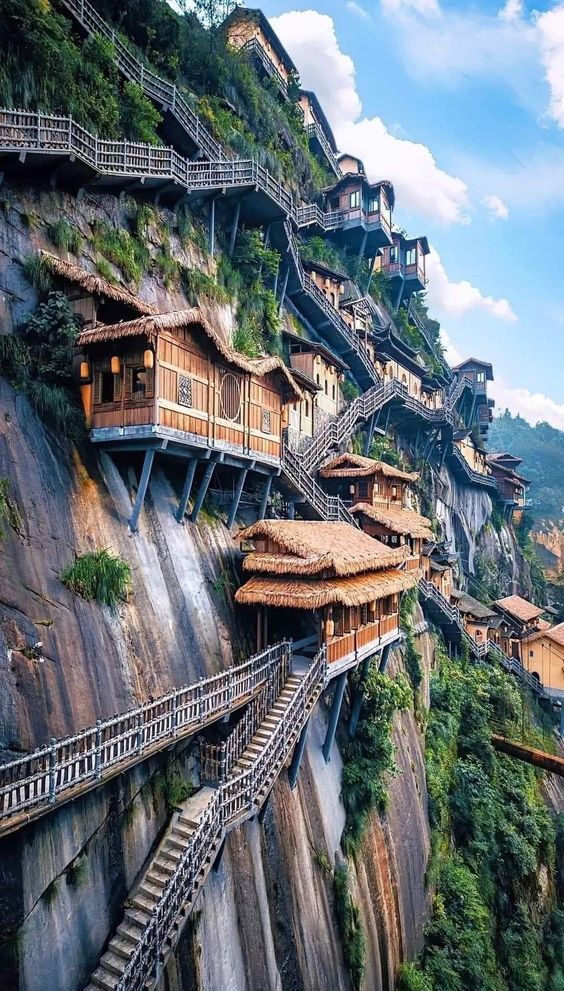 Как появилась «вертикальная» китайская деревня Вансянь и кто в ней живет Как появилась «вертикальная» китайская деревня Вансянь и кто в ней живет