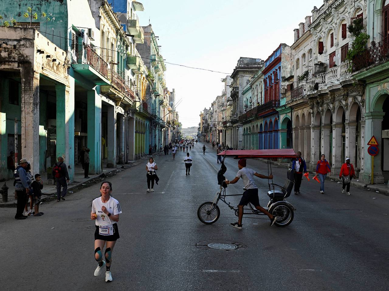 Сотни российских туристов оказались на охваченной смертельными вирусами Кубе