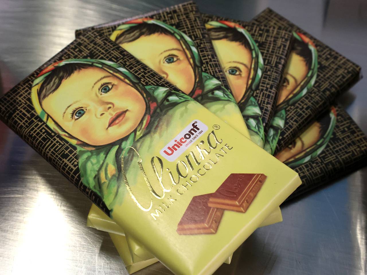 Тревел-блогерша описала три страны фразой «сувенир из России делает путешествия проще»