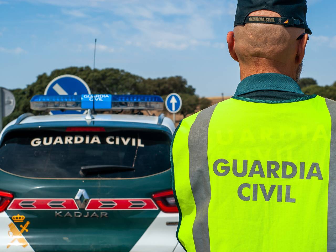 Полицейские наткнулись на изрешеченное пулями тело мужчины на популярном курорте Европы