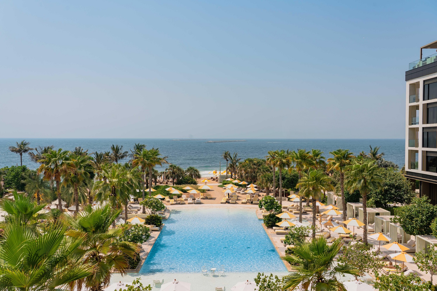 Гастрономическое путешествие в Delano Dubai: от турецкого завтрака до барбекю у бассейна